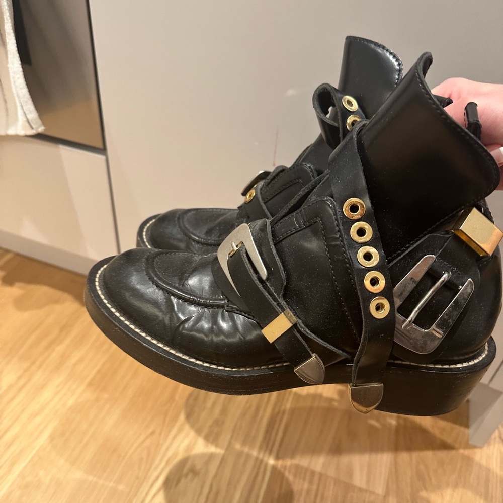 Balenciaga boots size 39